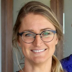 Associate Professor Lisa Hartley